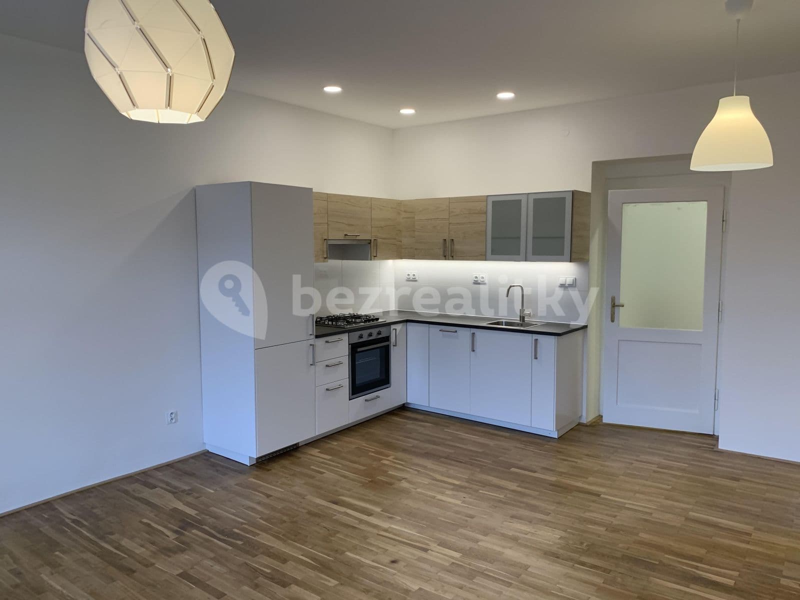 Prenájom bytu 2-izbový 70 m², Korunní, Praha, Praha Prenájom bytu 2-izbový 70 m², Korunní, Praha, Praha
