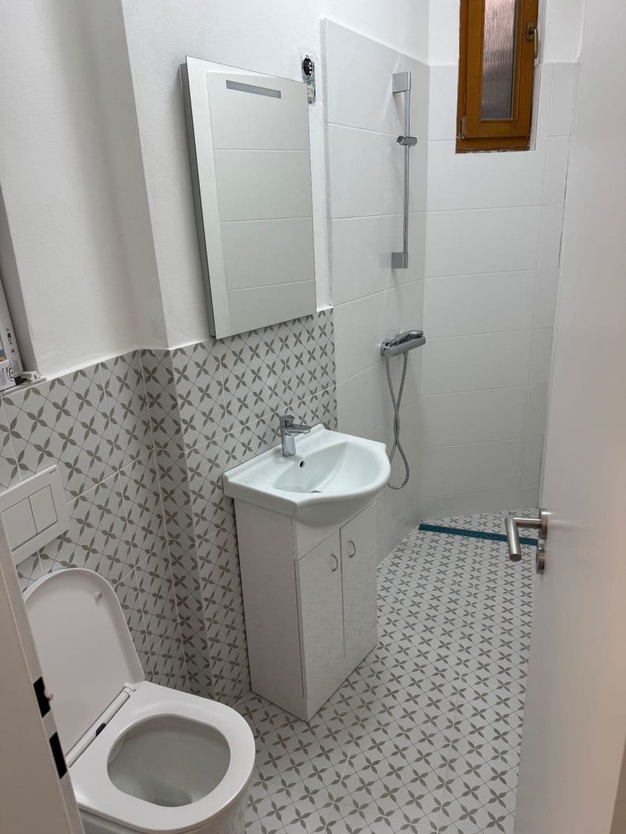 Prenájom bytu 1-izbový 29 m², Jaselská , Praha, Praha Prenájom bytu 1-izbový 29 m², Jaselská , Praha, Praha