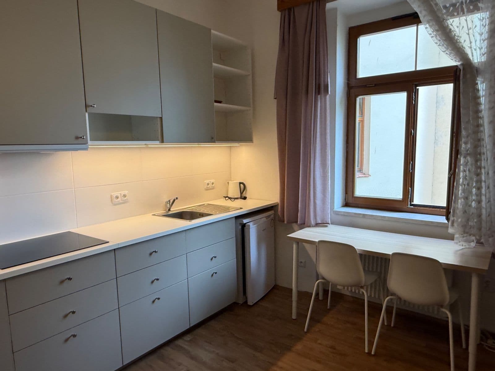 Prenájom bytu 1-izbový 29 m², Jaselská , Praha, Praha Prenájom bytu 1-izbový 29 m², Jaselská , Praha, Praha