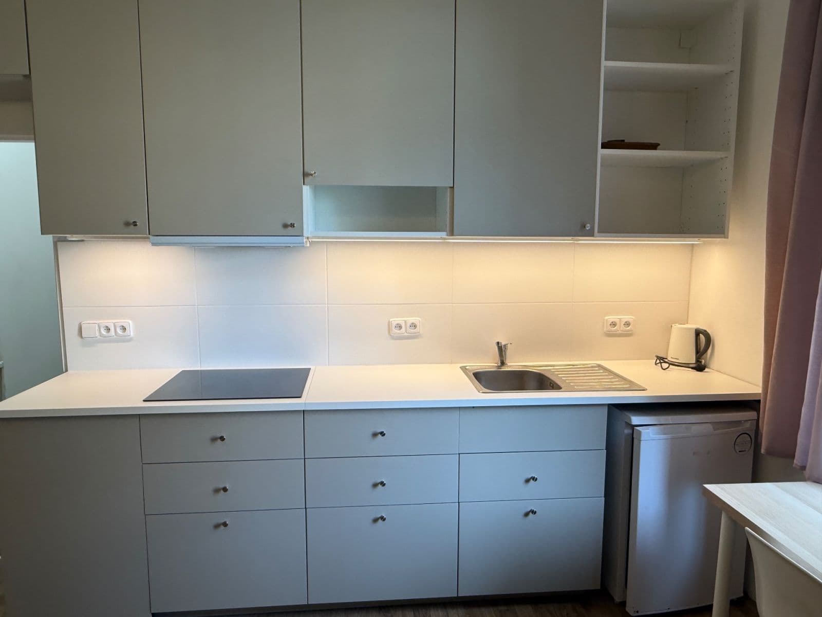 Prenájom bytu 1-izbový 29 m², Jaselská , Praha, Praha Prenájom bytu 1-izbový 29 m², Jaselská , Praha, Praha