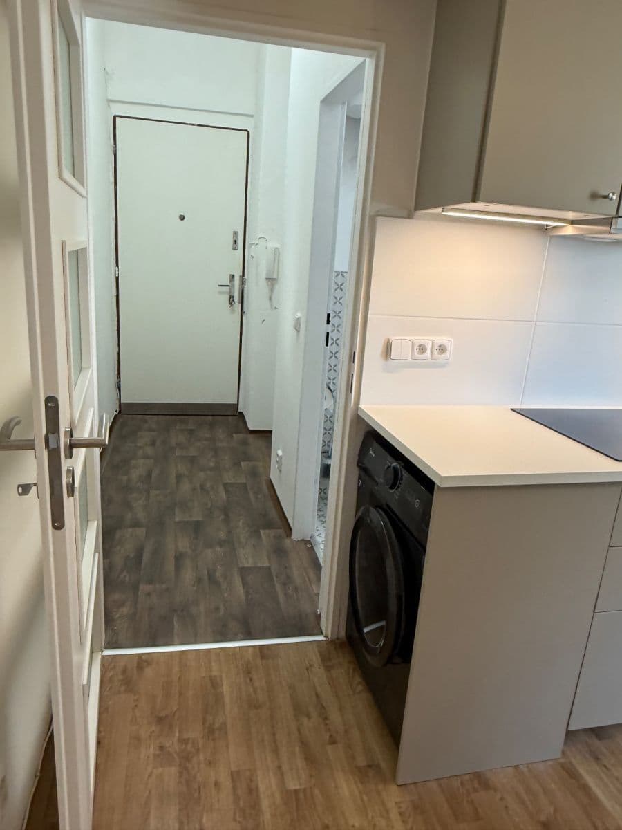 Prenájom bytu 1-izbový 29 m², Jaselská , Praha, Praha Prenájom bytu 1-izbový 29 m², Jaselská , Praha, Praha