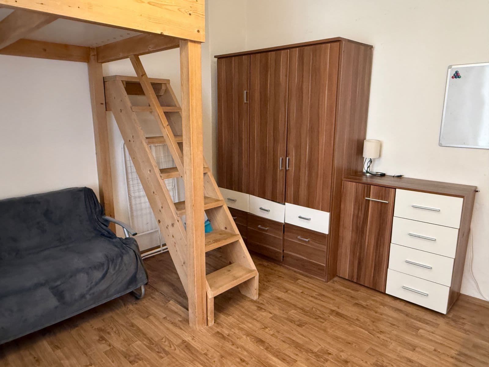 Prenájom bytu 1-izbový 29 m², Jaselská , Praha, Praha Prenájom bytu 1-izbový 29 m², Jaselská , Praha, Praha