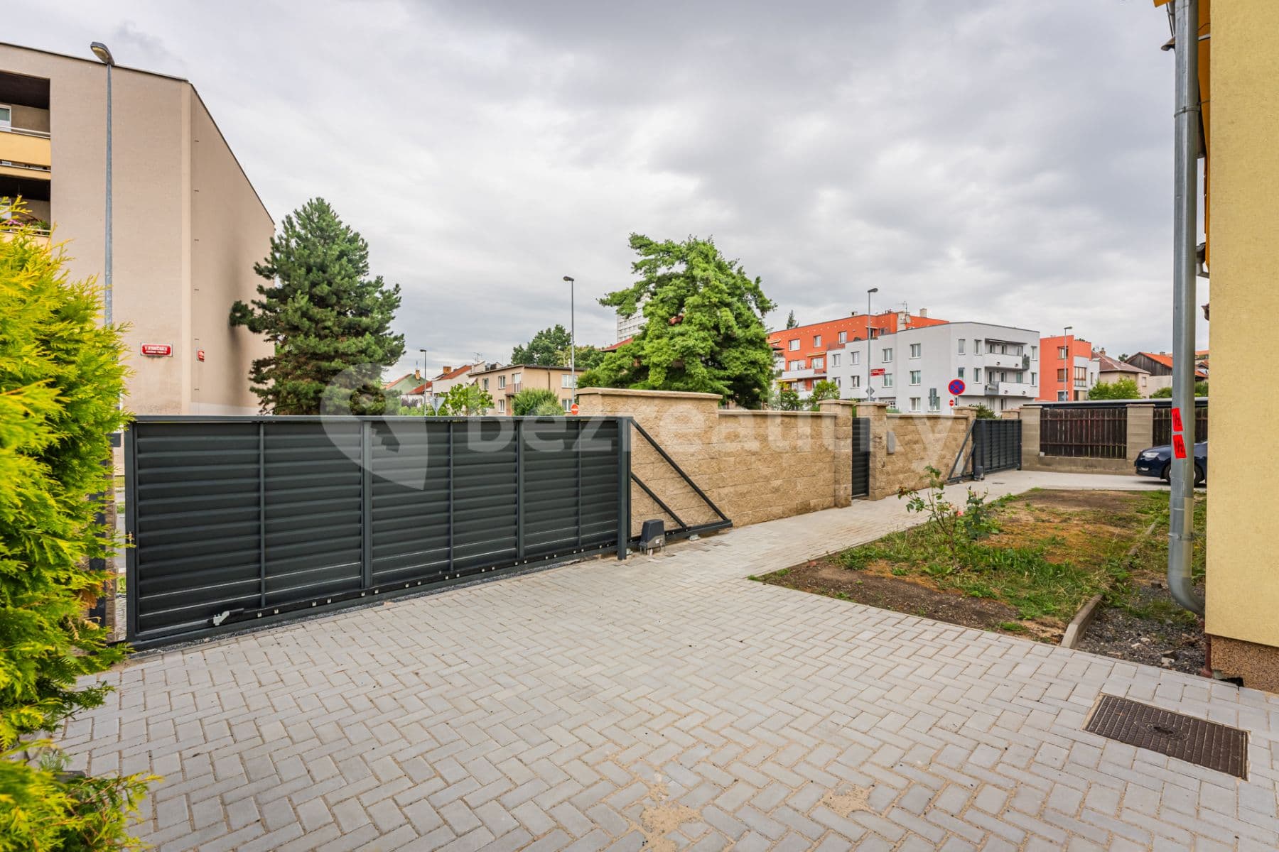 Prenájom bytu 3-izbový 398 m², V Rybníčkách, Praha, Praha Prenájom bytu 3-izbový 398 m², V Rybníčkách, Praha, Praha