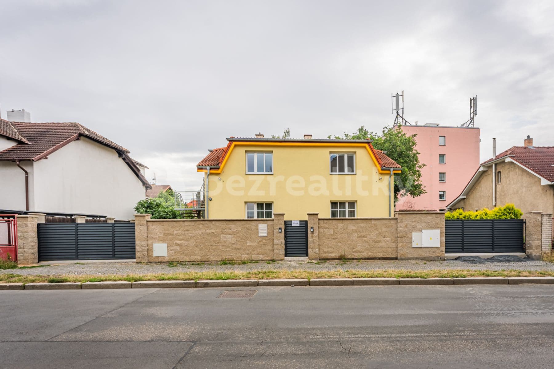 Prenájom bytu 3-izbový 398 m², V Rybníčkách, Praha, Praha Prenájom bytu 3-izbový 398 m², V Rybníčkách, Praha, Praha