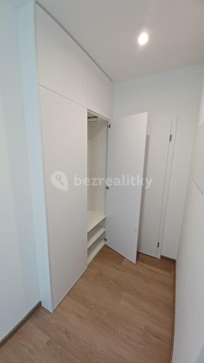 Prenájom bytu 2-izbový 57 m², Veverské Knínice, Jihomoravský kraj Prenájom bytu 2-izbový 57 m², Veverské Knínice, Jihomoravský kraj