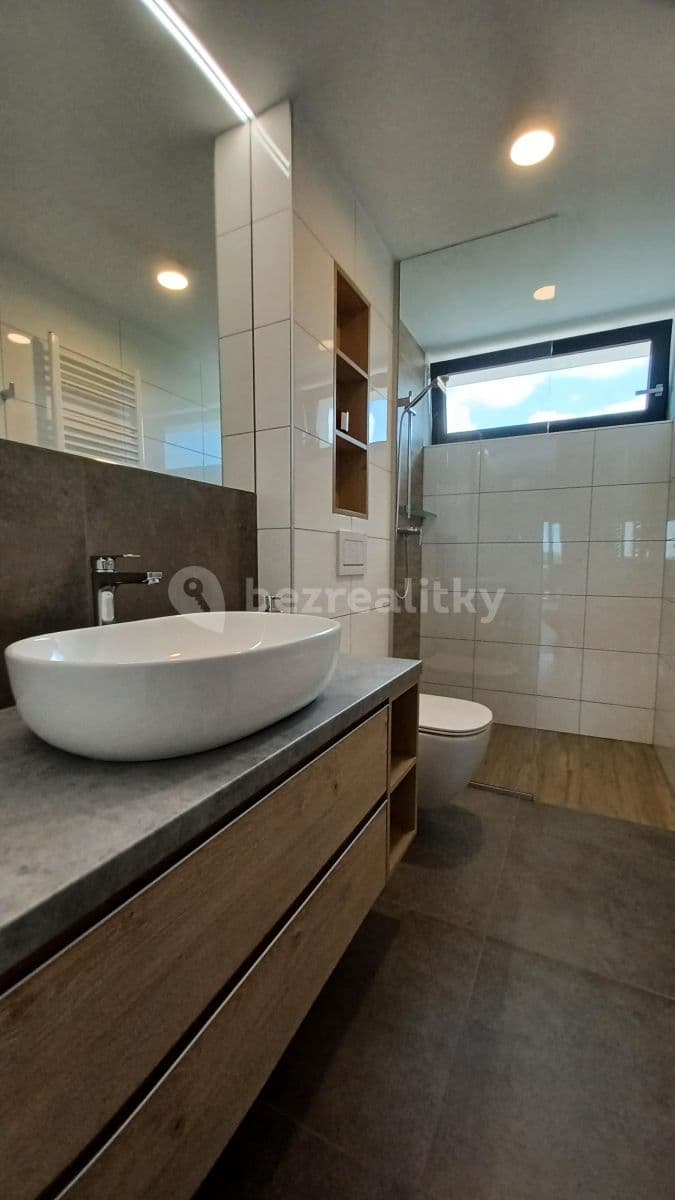 Prenájom bytu 3-izbový 85 m², Veverské Knínice, Jihomoravský kraj Prenájom bytu 3-izbový 85 m², Veverské Knínice, Jihomoravský kraj