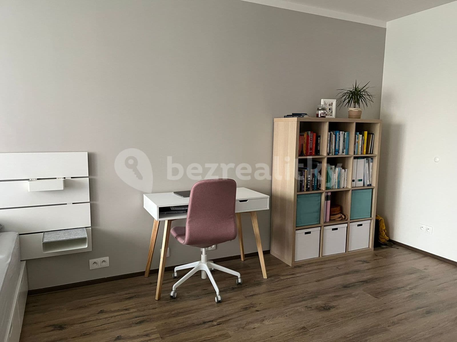Prenájom bytu 1-izbový 42 m², Škrábkových, Praha, Praha Prenájom bytu 1-izbový 42 m², Škrábkových, Praha, Praha