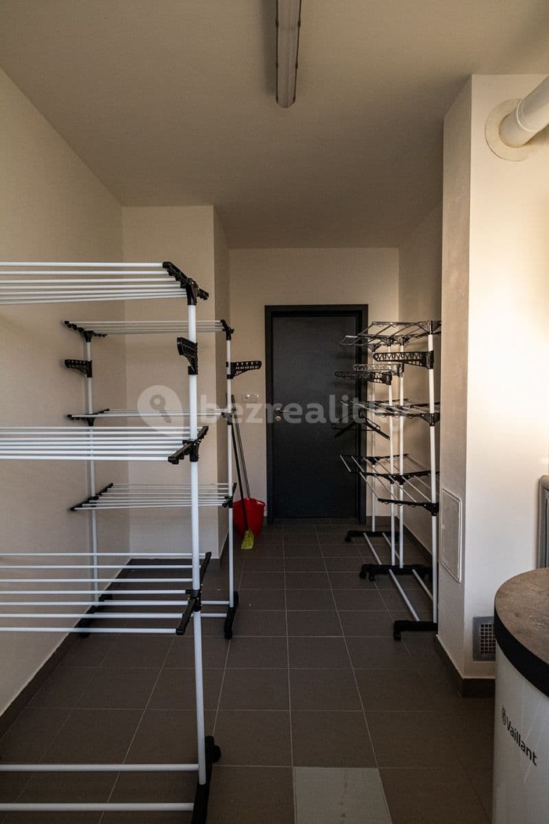 Prenájom bytu 1-izbový 29 m², Sadská, Praha, Praha Prenájom bytu 1-izbový 29 m², Sadská, Praha, Praha