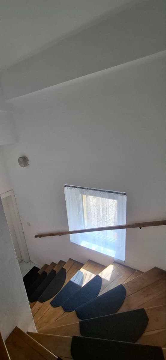 Prenájom bytu 3-izbový 110 m², náměstí Smiřických, Kostelec nad Černými lesy, Středočeský kraj Prenájom bytu 3-izbový 110 m², náměstí Smiřických, Kostelec nad Černými lesy, Středočeský kraj