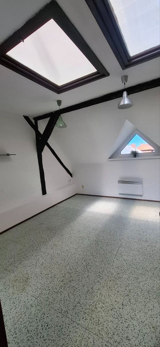 Prenájom bytu 3-izbový 110 m², náměstí Smiřických, Kostelec nad Černými lesy, Středočeský kraj Prenájom bytu 3-izbový 110 m², náměstí Smiřických, Kostelec nad Černými lesy, Středočeský kraj