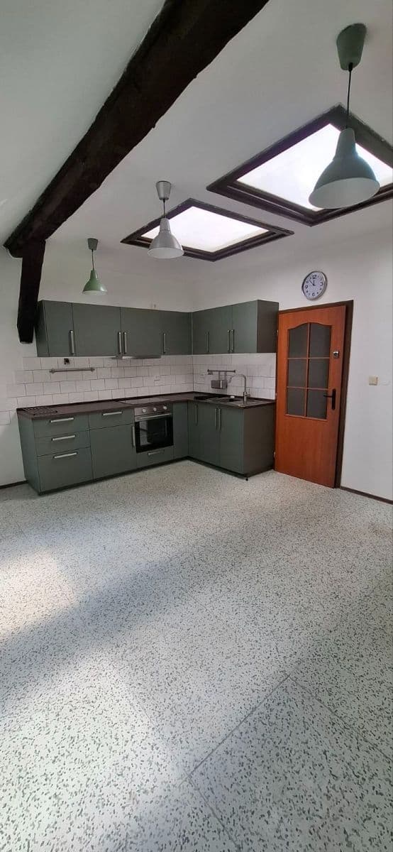 Prenájom bytu 3-izbový 110 m², náměstí Smiřických, Kostelec nad Černými lesy, Středočeský kraj Prenájom bytu 3-izbový 110 m², náměstí Smiřických, Kostelec nad Černými lesy, Středočeský kraj