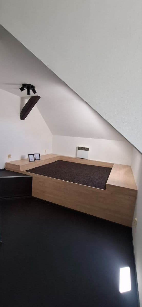 Prenájom bytu 3-izbový 110 m², náměstí Smiřických, Kostelec nad Černými lesy, Středočeský kraj Prenájom bytu 3-izbový 110 m², náměstí Smiřických, Kostelec nad Černými lesy, Středočeský kraj