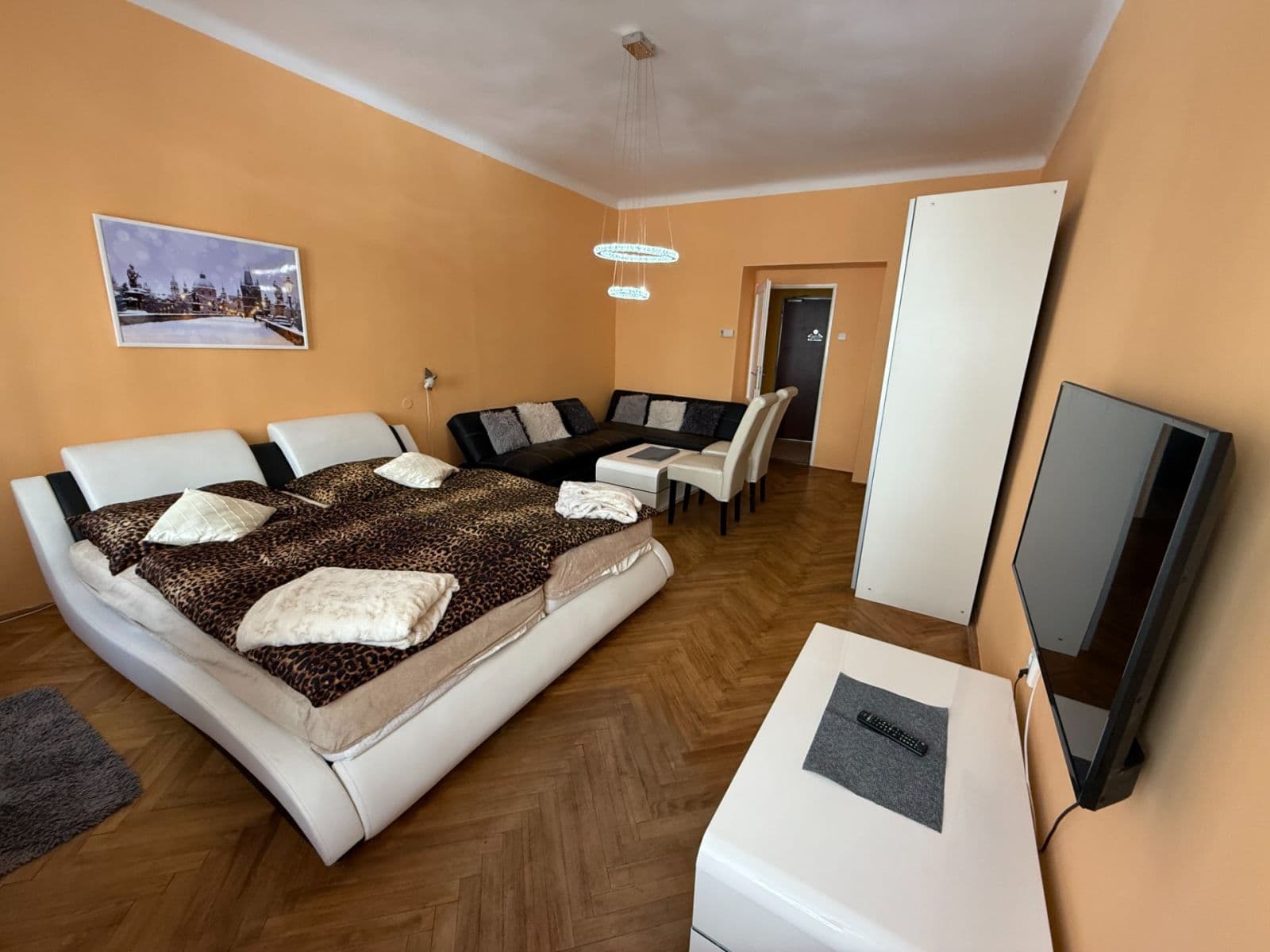 Prenájom bytu 2-izbový 66 m², Voroněžská, Praha, Praha Prenájom bytu 2-izbový 66 m², Voroněžská, Praha, Praha