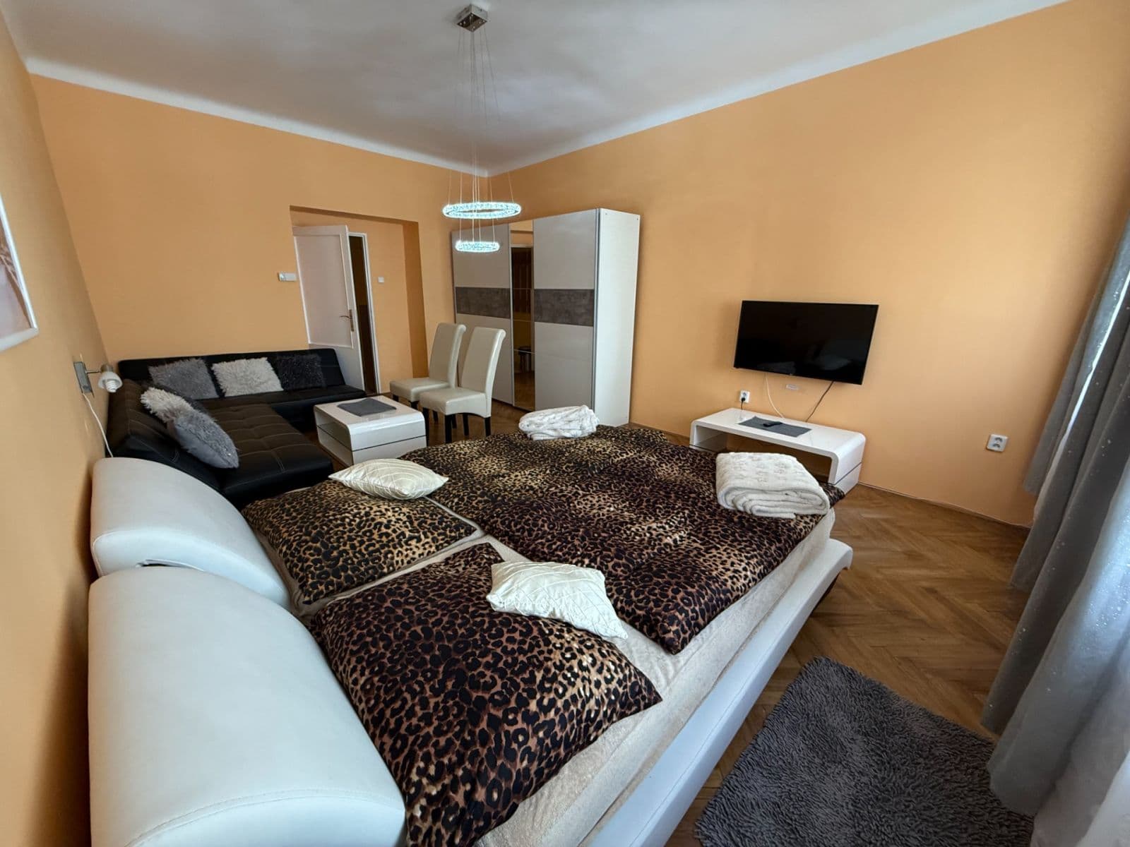 Prenájom bytu 2-izbový 66 m², Voroněžská, Praha, Praha Prenájom bytu 2-izbový 66 m², Voroněžská, Praha, Praha