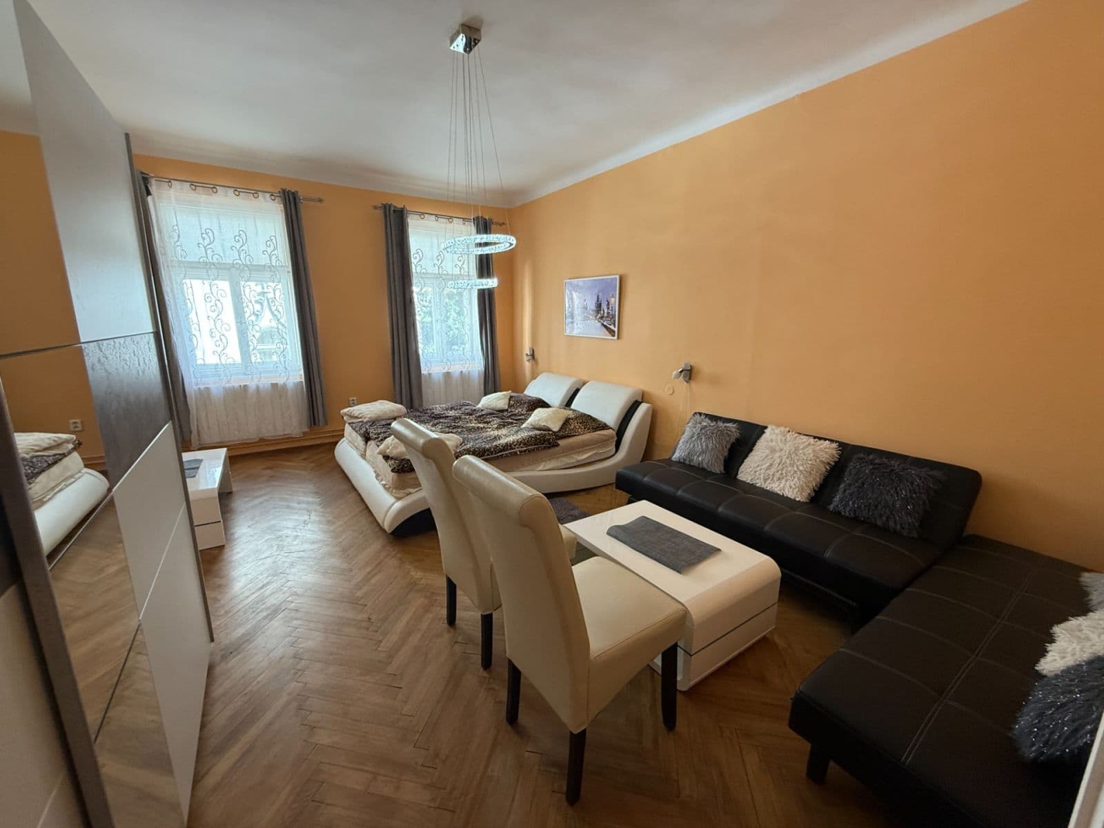 Prenájom bytu 2-izbový 66 m², Voroněžská, Praha, Praha Prenájom bytu 2-izbový 66 m², Voroněžská, Praha, Praha