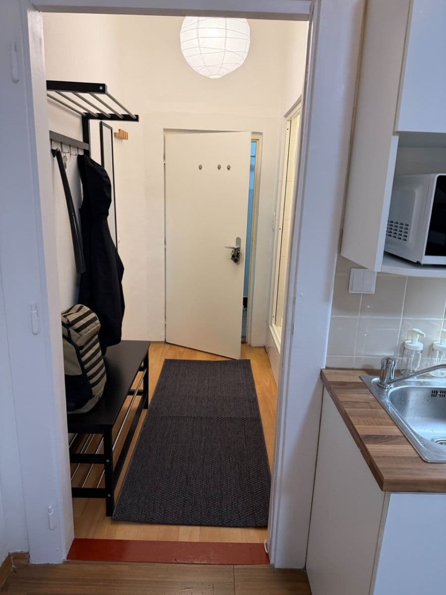 Prenájom bytu 1-izbový 23 m², Koněvova, Praha, Praha Prenájom bytu 1-izbový 23 m², Koněvova, Praha, Praha