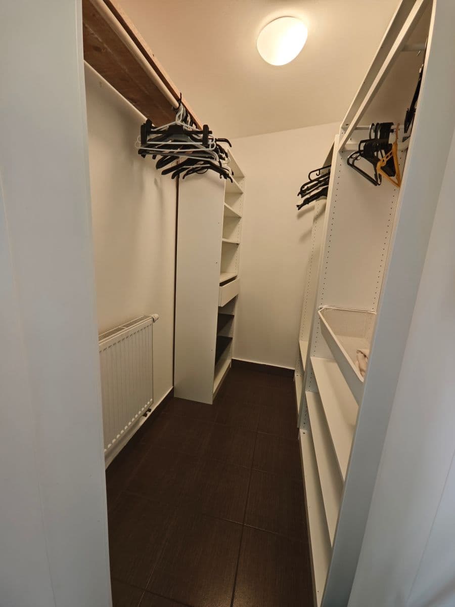 Prenájom bytu 1-izbový 48 m², Spojovací, Praha, Praha Prenájom bytu 1-izbový 48 m², Spojovací, Praha, Praha