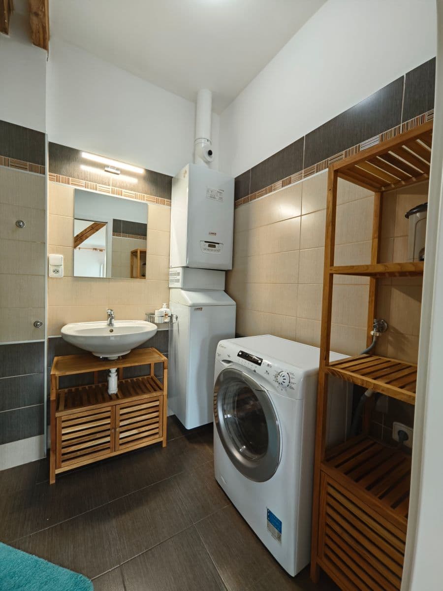 Prenájom bytu 1-izbový 48 m², Spojovací, Praha, Praha Prenájom bytu 1-izbový 48 m², Spojovací, Praha, Praha