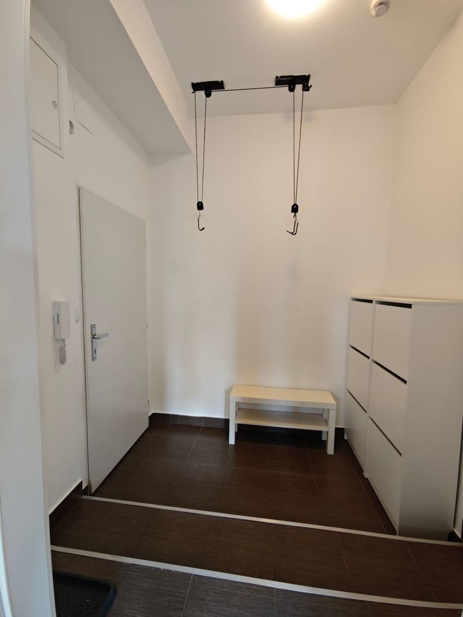 Prenájom bytu 1-izbový 48 m², Spojovací, Praha, Praha Prenájom bytu 1-izbový 48 m², Spojovací, Praha, Praha