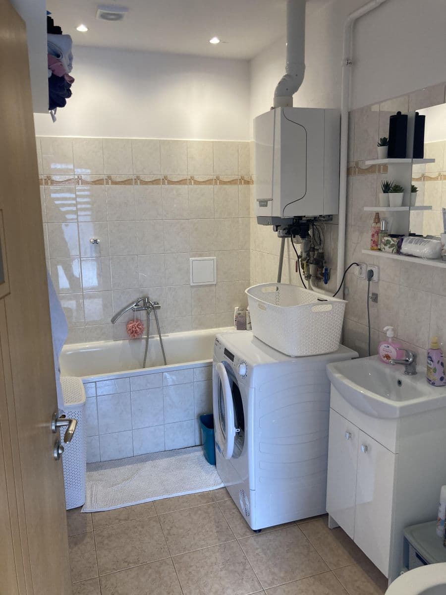 Prenájom bytu 2-izbový 73 m², Unhošťská, Kladno, Středočeský kraj Prenájom bytu 2-izbový 73 m², Unhošťská, Kladno, Středočeský kraj