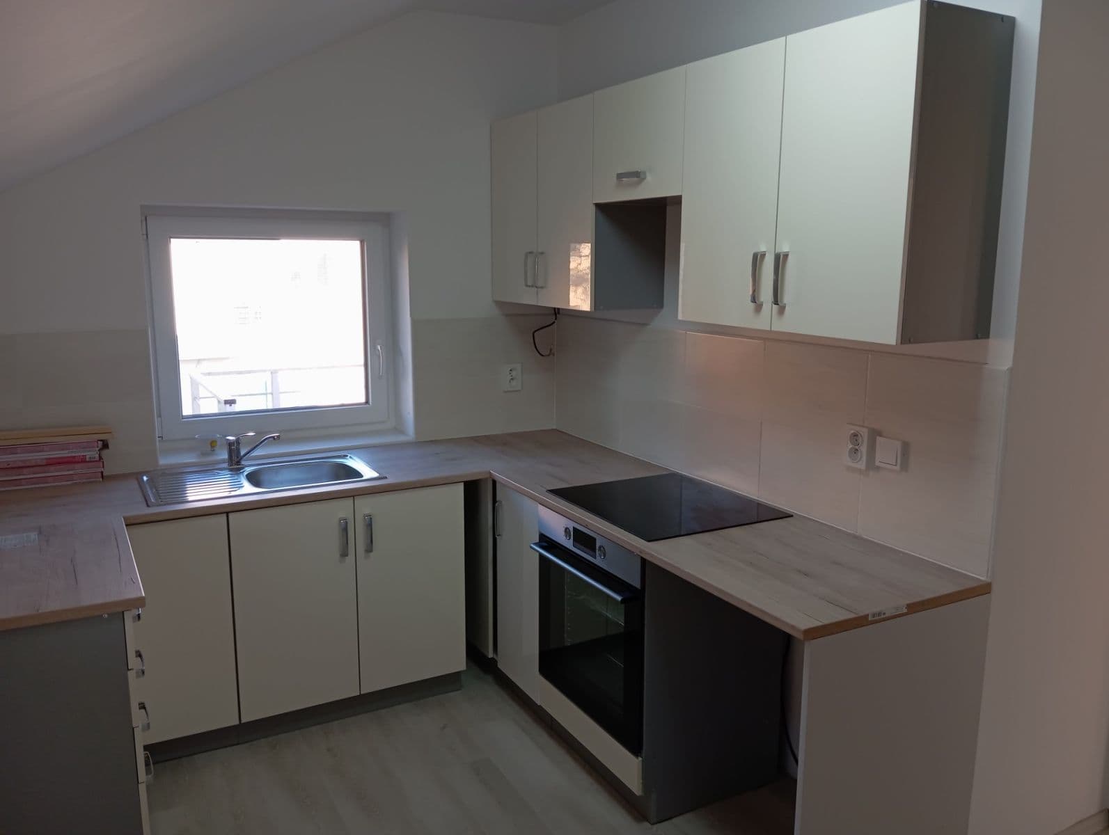 Prenájom bytu 2-izbový 70 m², Hejtmanská, Praha, Praha Prenájom bytu 2-izbový 70 m², Hejtmanská, Praha, Praha
