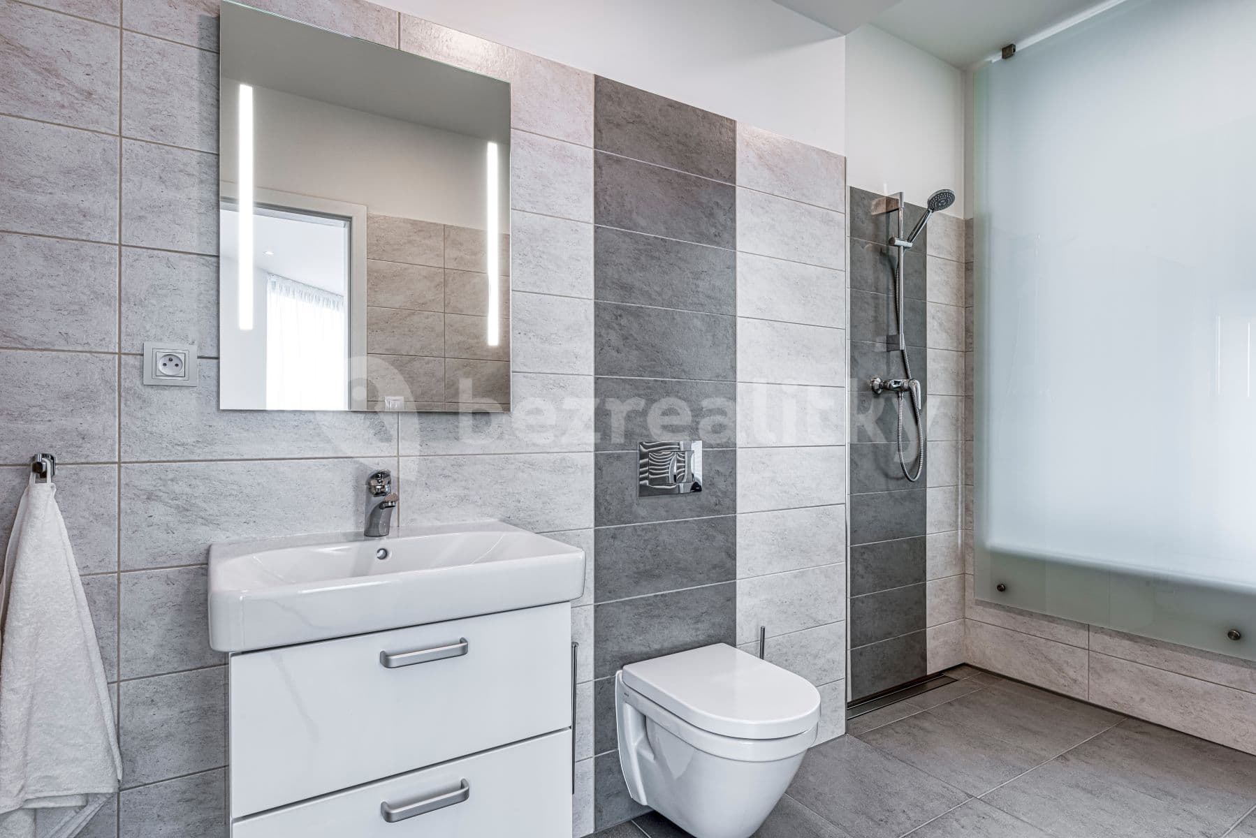 Prenájom bytu 1-izbový 26 m², Mukařovského, Praha, Praha Prenájom bytu 1-izbový 26 m², Mukařovského, Praha, Praha