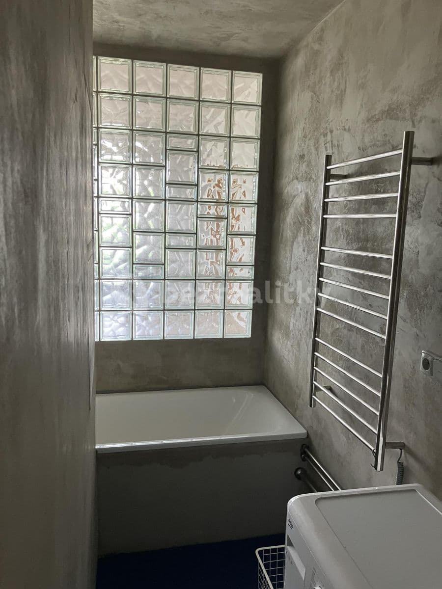 Prenájom bytu 2-izbový 65 m², Svazarmovská, Rožnov pod Radhoštěm, Zlínský kraj Prenájom bytu 2-izbový 65 m², Svazarmovská, Rožnov pod Radhoštěm, Zlínský kraj