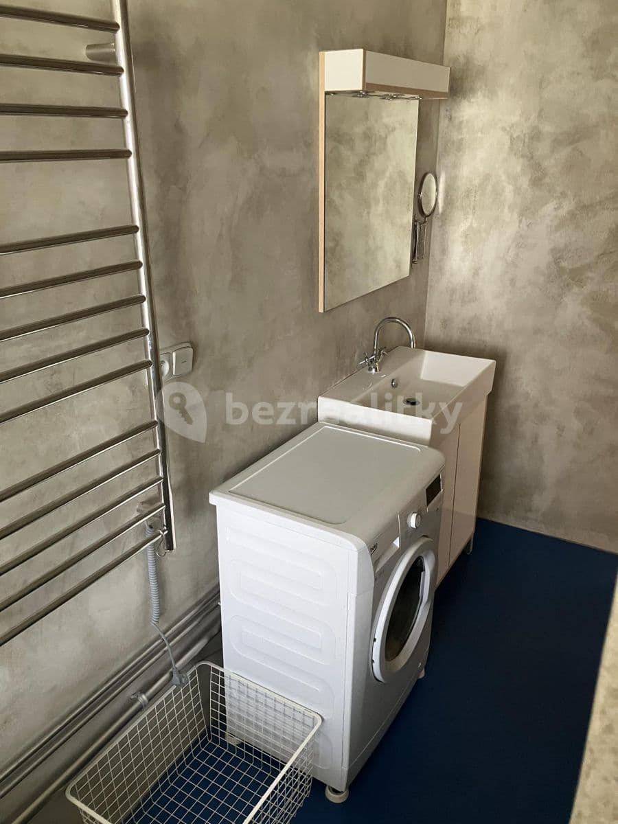 Prenájom bytu 2-izbový 65 m², Svazarmovská, Rožnov pod Radhoštěm, Zlínský kraj Prenájom bytu 2-izbový 65 m², Svazarmovská, Rožnov pod Radhoštěm, Zlínský kraj