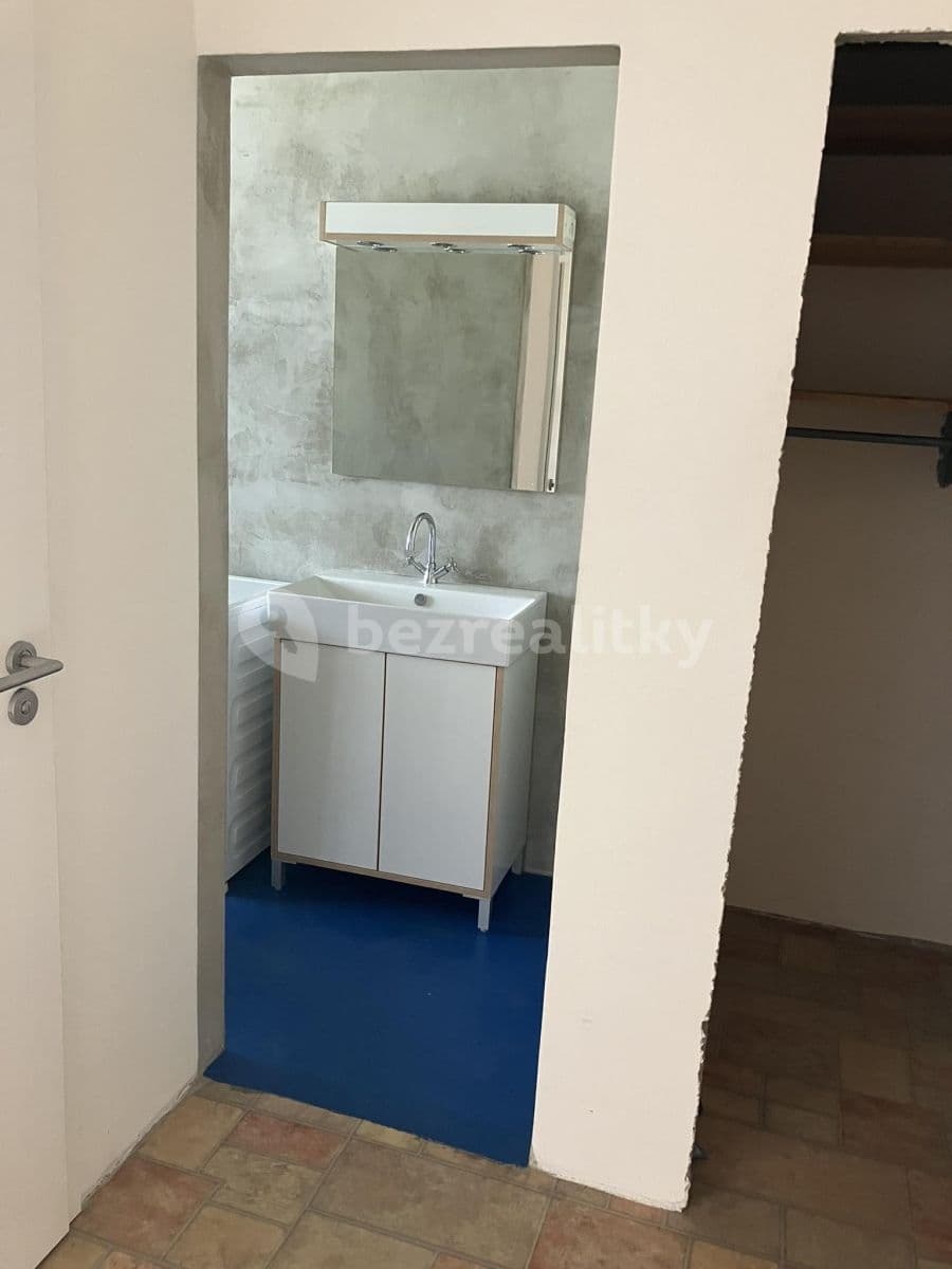 Prenájom bytu 2-izbový 65 m², Svazarmovská, Rožnov pod Radhoštěm, Zlínský kraj Prenájom bytu 2-izbový 65 m², Svazarmovská, Rožnov pod Radhoštěm, Zlínský kraj