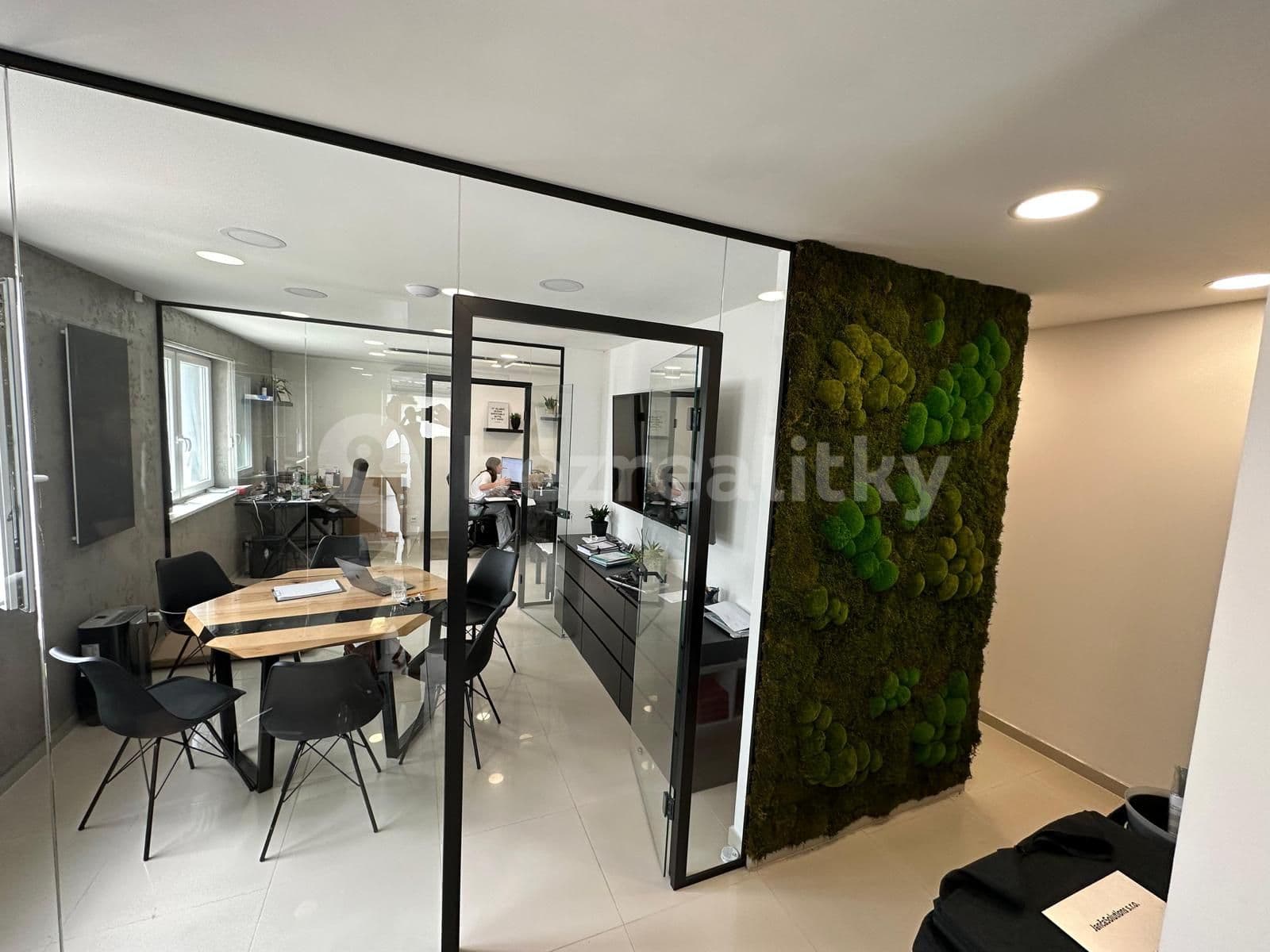 Prenájom kancelárie 56 m², Drahy, Uherské Hradiště, Zlínský kraj Prenájom kancelárie 56 m², Drahy, Uherské Hradiště, Zlínský kraj