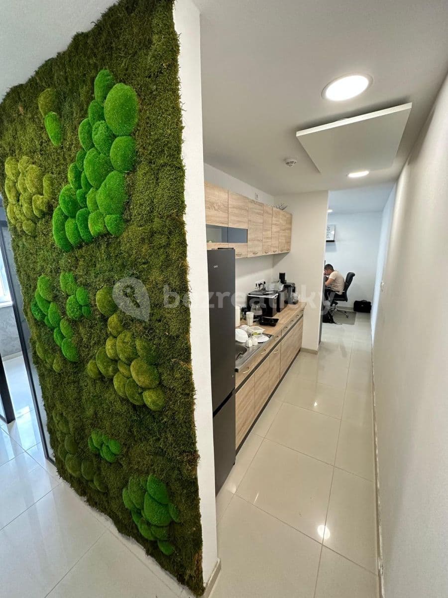 Prenájom kancelárie 56 m², Drahy, Uherské Hradiště, Zlínský kraj Prenájom kancelárie 56 m², Drahy, Uherské Hradiště, Zlínský kraj