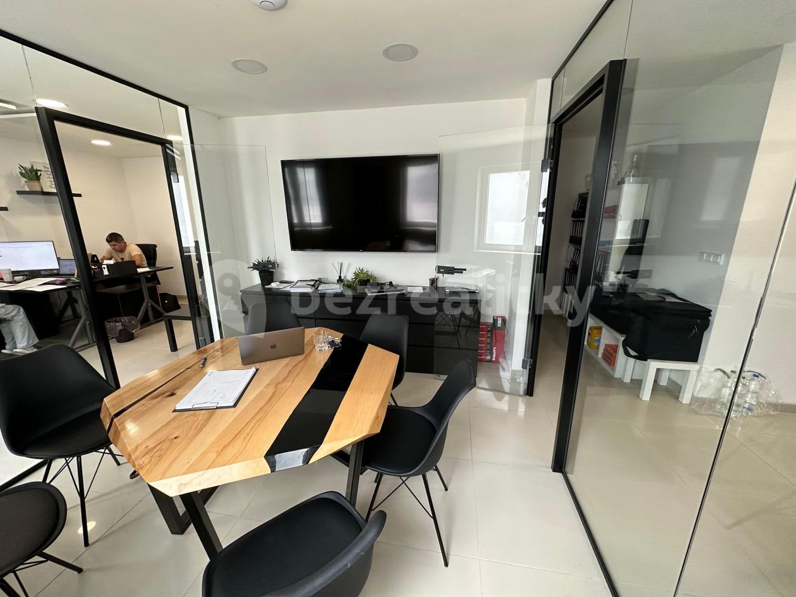 Prenájom kancelárie 56 m², Drahy, Uherské Hradiště, Zlínský kraj Prenájom kancelárie 56 m², Drahy, Uherské Hradiště, Zlínský kraj