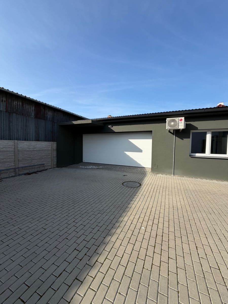 Prenájom kancelárie 56 m², Drahy, Uherské Hradiště, Zlínský kraj Prenájom kancelárie 56 m², Drahy, Uherské Hradiště, Zlínský kraj