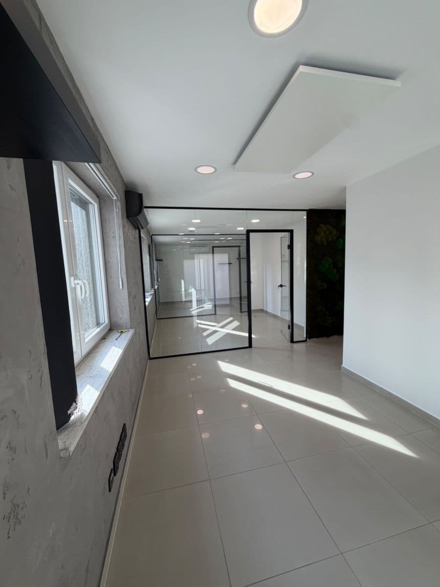 Prenájom kancelárie 56 m², Drahy, Uherské Hradiště, Zlínský kraj Prenájom kancelárie 56 m², Drahy, Uherské Hradiště, Zlínský kraj