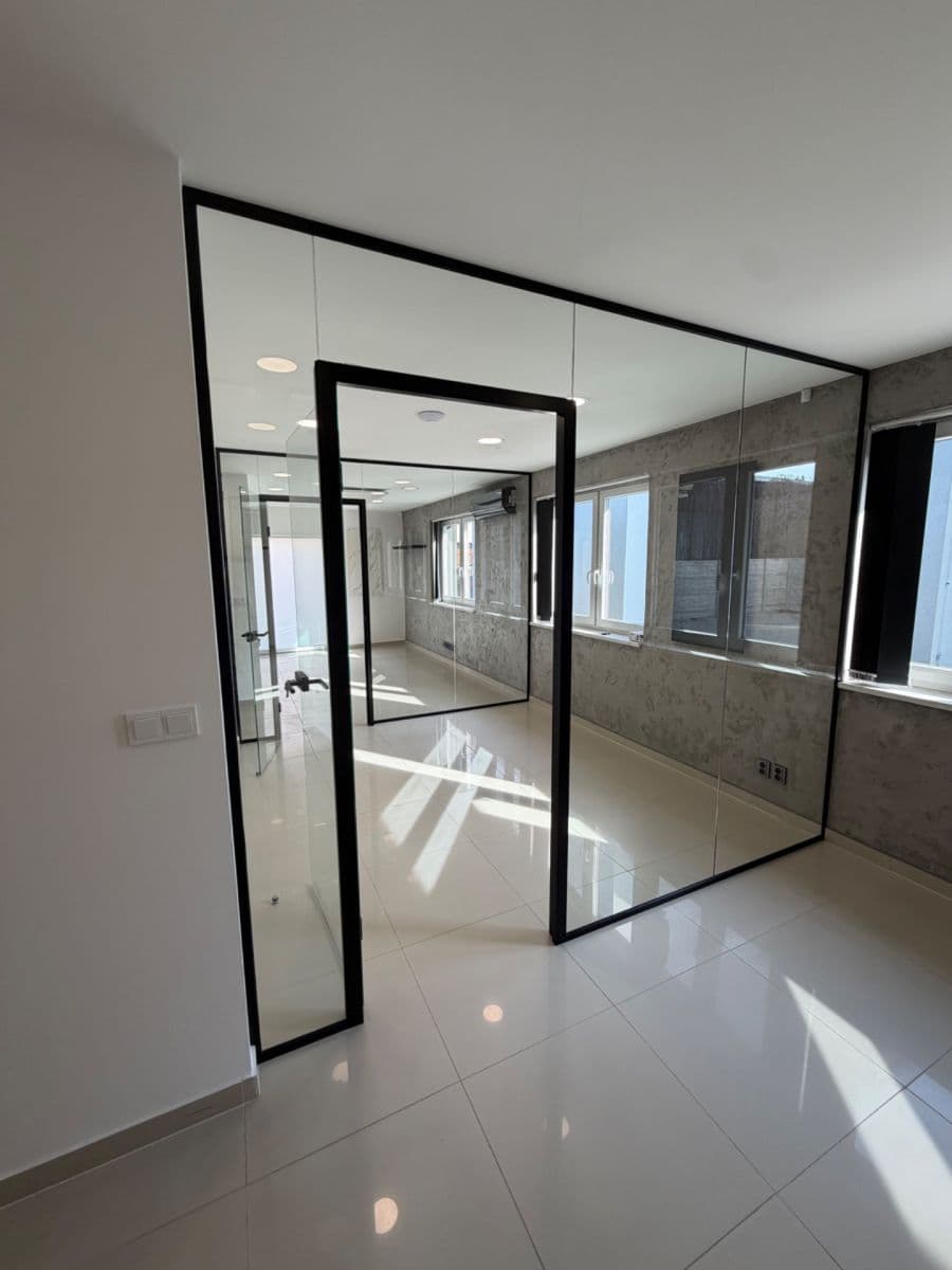 Prenájom kancelárie 56 m², Drahy, Uherské Hradiště, Zlínský kraj Prenájom kancelárie 56 m², Drahy, Uherské Hradiště, Zlínský kraj