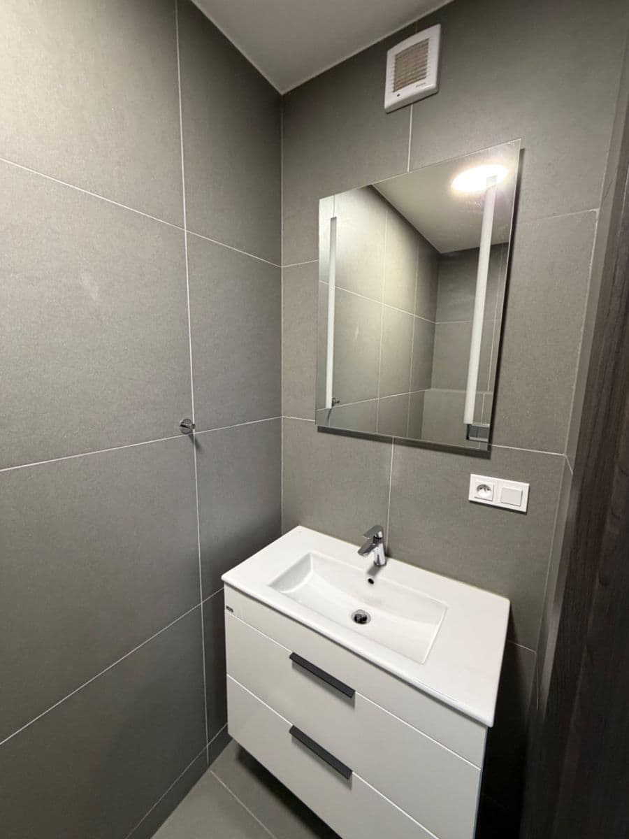 Prenájom kancelárie 56 m², Drahy, Uherské Hradiště, Zlínský kraj Prenájom kancelárie 56 m², Drahy, Uherské Hradiště, Zlínský kraj