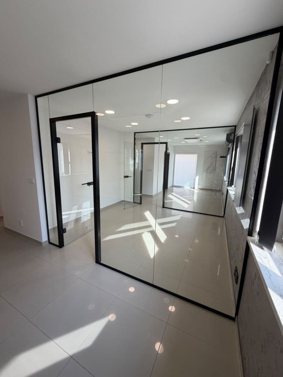 Prenájom kancelárie 56 m², Drahy, Uherské Hradiště, Zlínský kraj Prenájom kancelárie 56 m², Drahy, Uherské Hradiště, Zlínský kraj