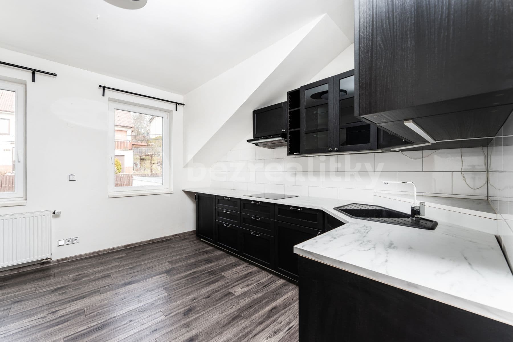 Prenájom bytu 4-izbový 113 m², Miličín, Středočeský kraj Prenájom bytu 4-izbový 113 m², Miličín, Středočeský kraj