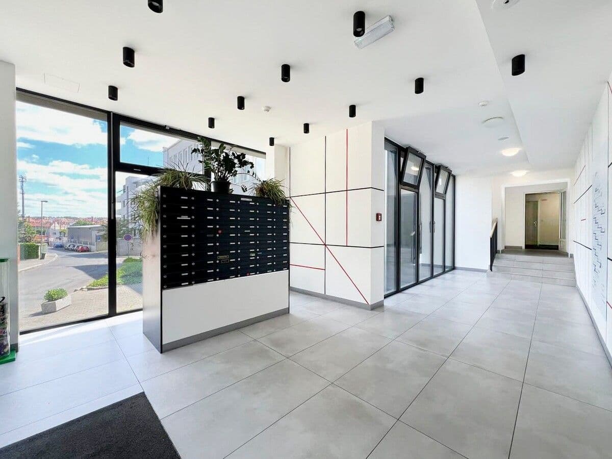 Prenájom bytu 1-izbový 27 m², Perucká, Praha, Praha Prenájom bytu 1-izbový 27 m², Perucká, Praha, Praha