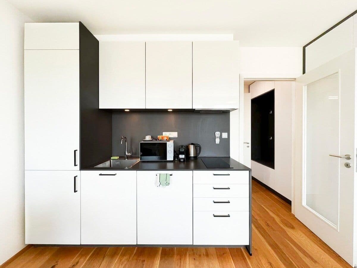 Prenájom bytu 1-izbový 27 m², Perucká, Praha, Praha Prenájom bytu 1-izbový 27 m², Perucká, Praha, Praha