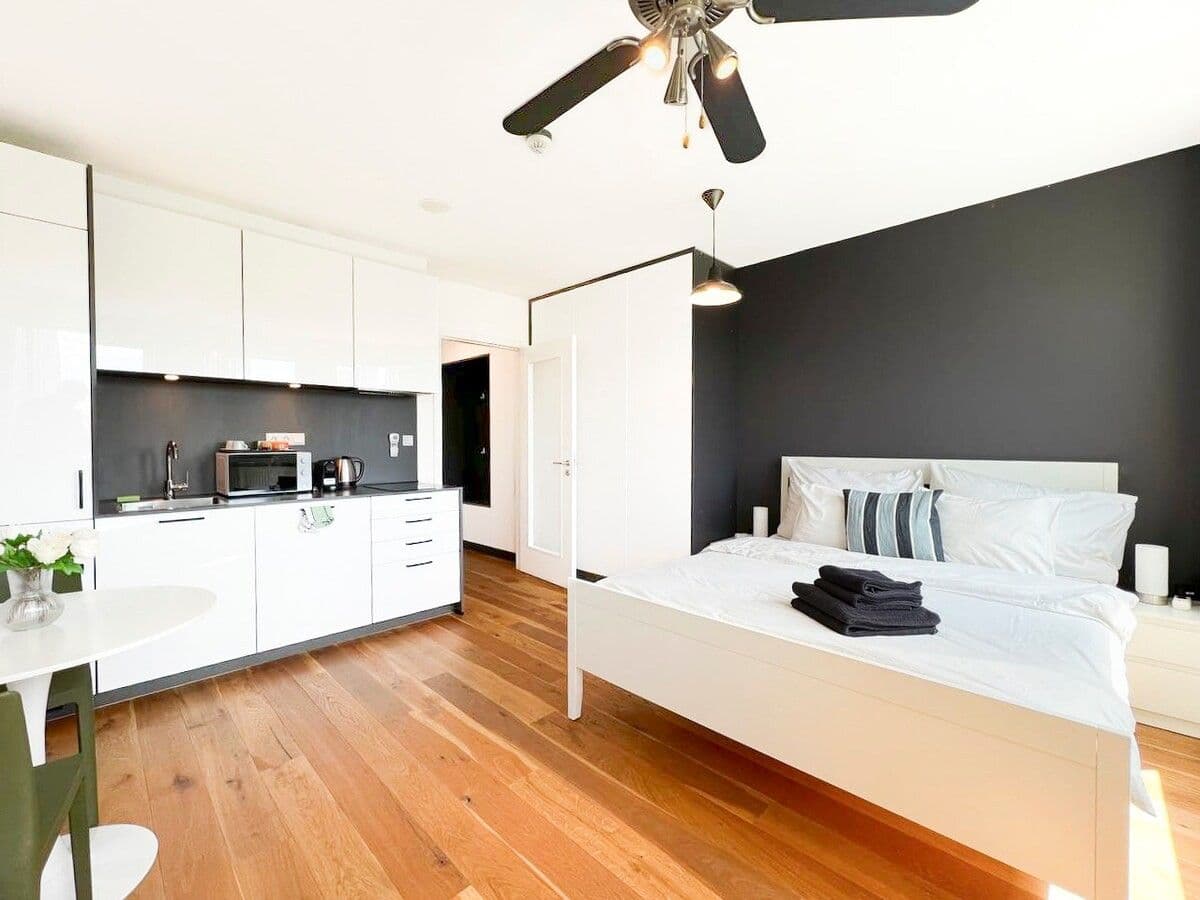 Prenájom bytu 1-izbový 27 m², Perucká, Praha, Praha Prenájom bytu 1-izbový 27 m², Perucká, Praha, Praha