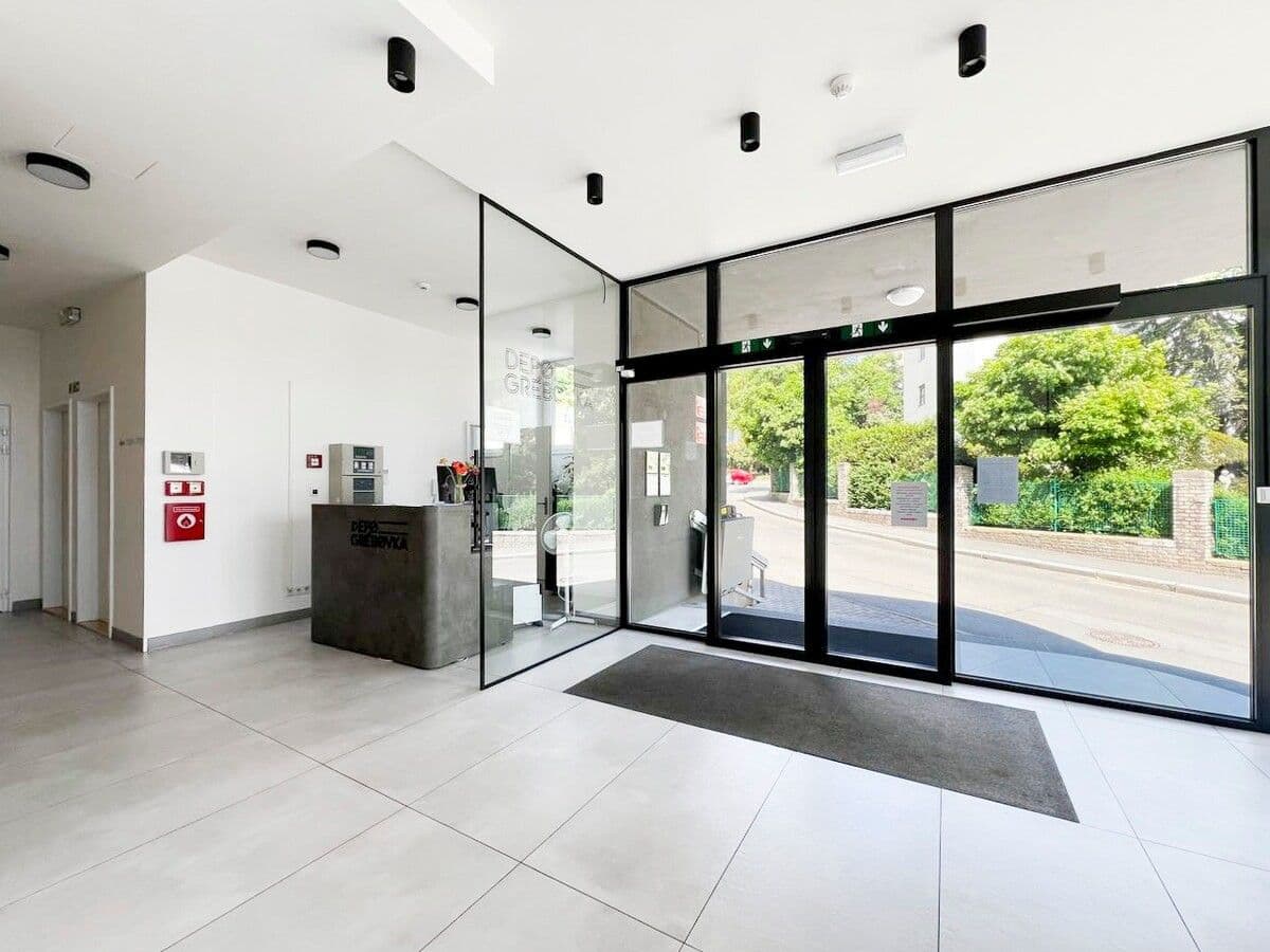 Prenájom bytu 1-izbový 27 m², Perucká, Praha, Praha Prenájom bytu 1-izbový 27 m², Perucká, Praha, Praha
