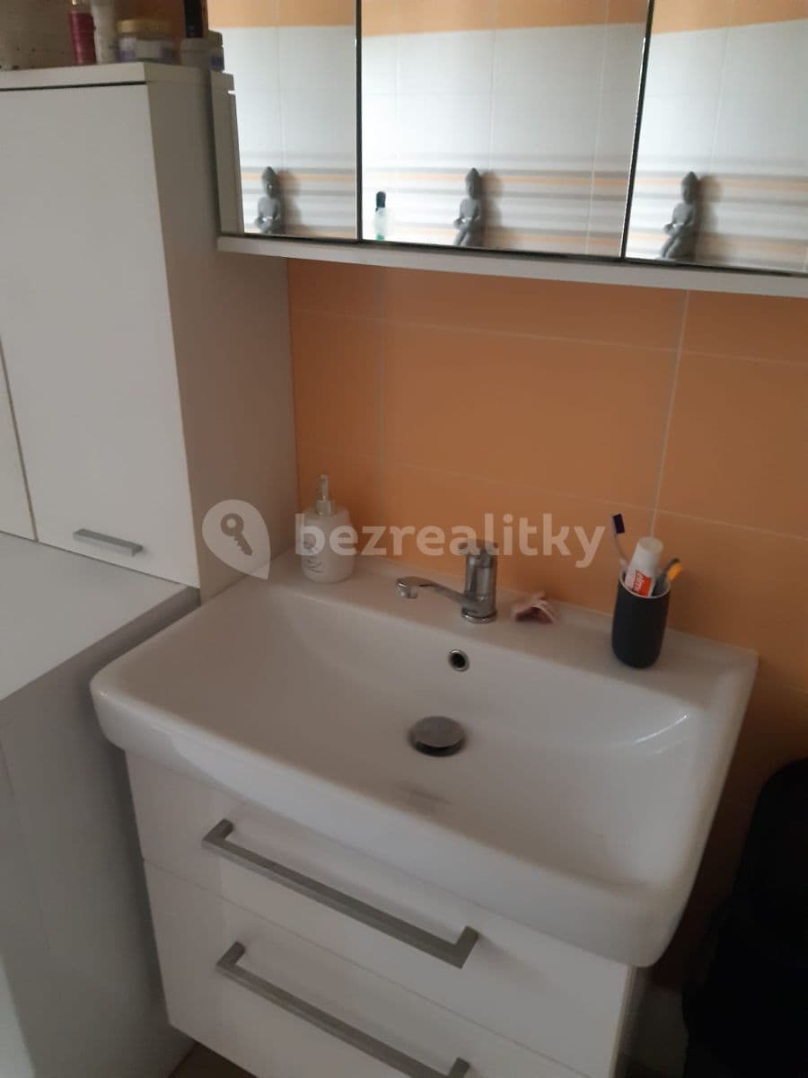 Prenájom bytu 1-izbový 70 m², Rožnovská, Praha, Praha Prenájom bytu 1-izbový 70 m², Rožnovská, Praha, Praha