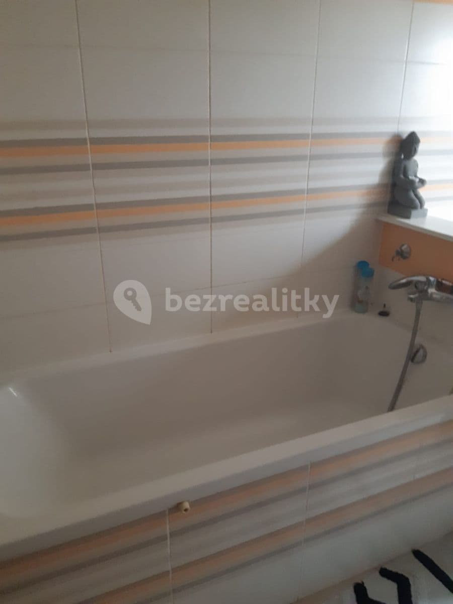 Prenájom bytu 1-izbový 70 m², Rožnovská, Praha, Praha Prenájom bytu 1-izbový 70 m², Rožnovská, Praha, Praha