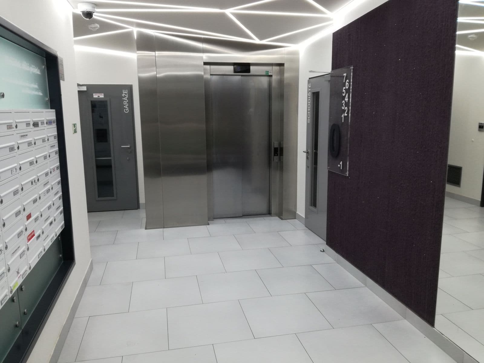 Prenájom bytu 2-izbový 60 m², náměstí Junkových, Praha, Praha Prenájom bytu 2-izbový 60 m², náměstí Junkových, Praha, Praha