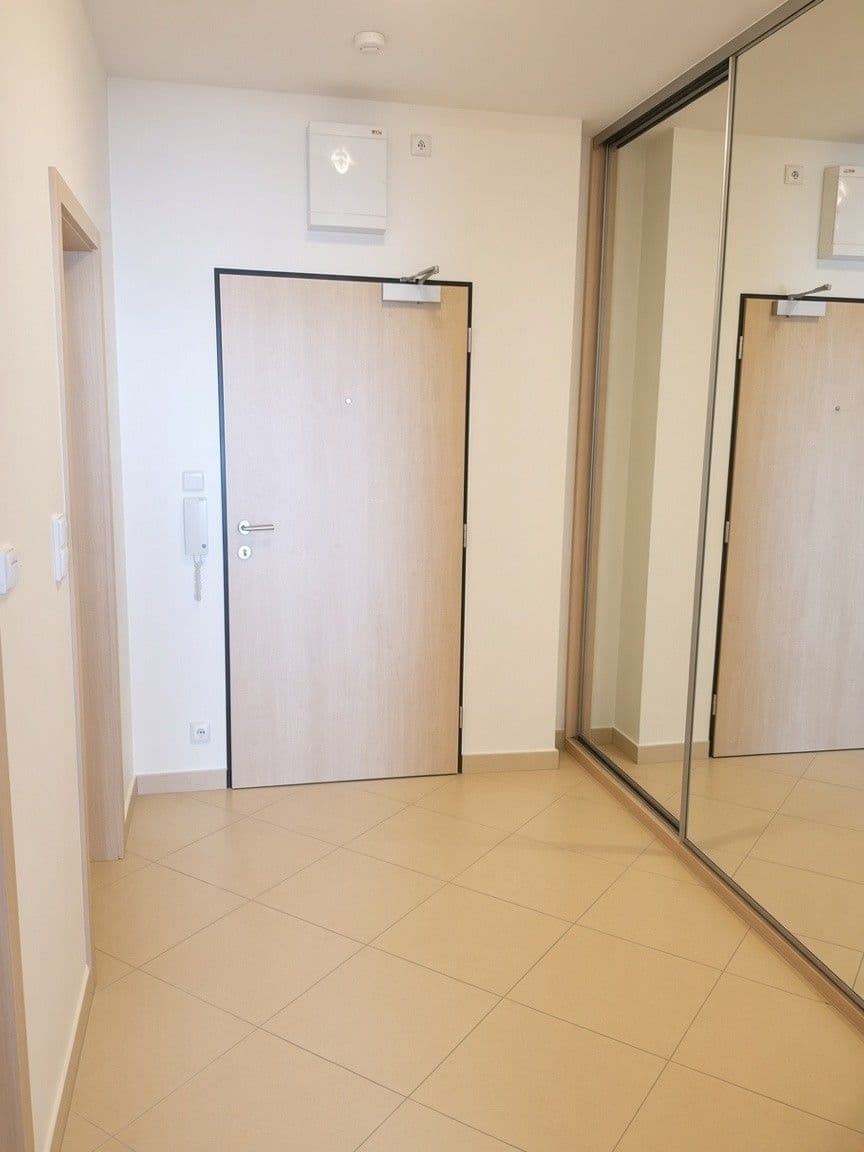 Prenájom bytu 2-izbový 60 m², náměstí Junkových, Praha, Praha Prenájom bytu 2-izbový 60 m², náměstí Junkových, Praha, Praha