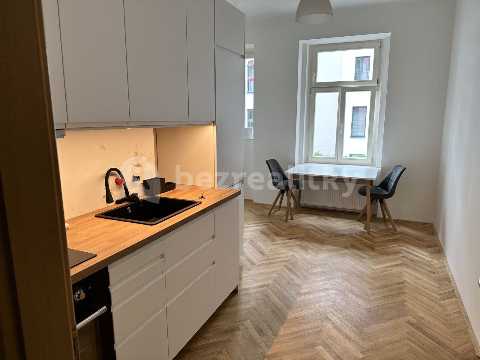 Prenájom bytu 2-izbový 40 m², Hartigova, Praha, Praha Prenájom bytu 2-izbový 40 m², Hartigova, Praha, Praha