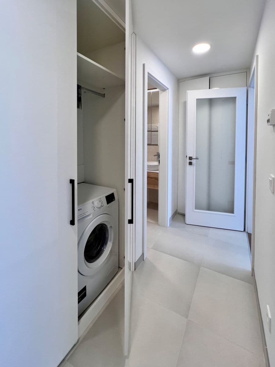 Prenájom bytu 3-izbový 65 m², U Plynárny, Praha, Praha Prenájom bytu 3-izbový 65 m², U Plynárny, Praha, Praha