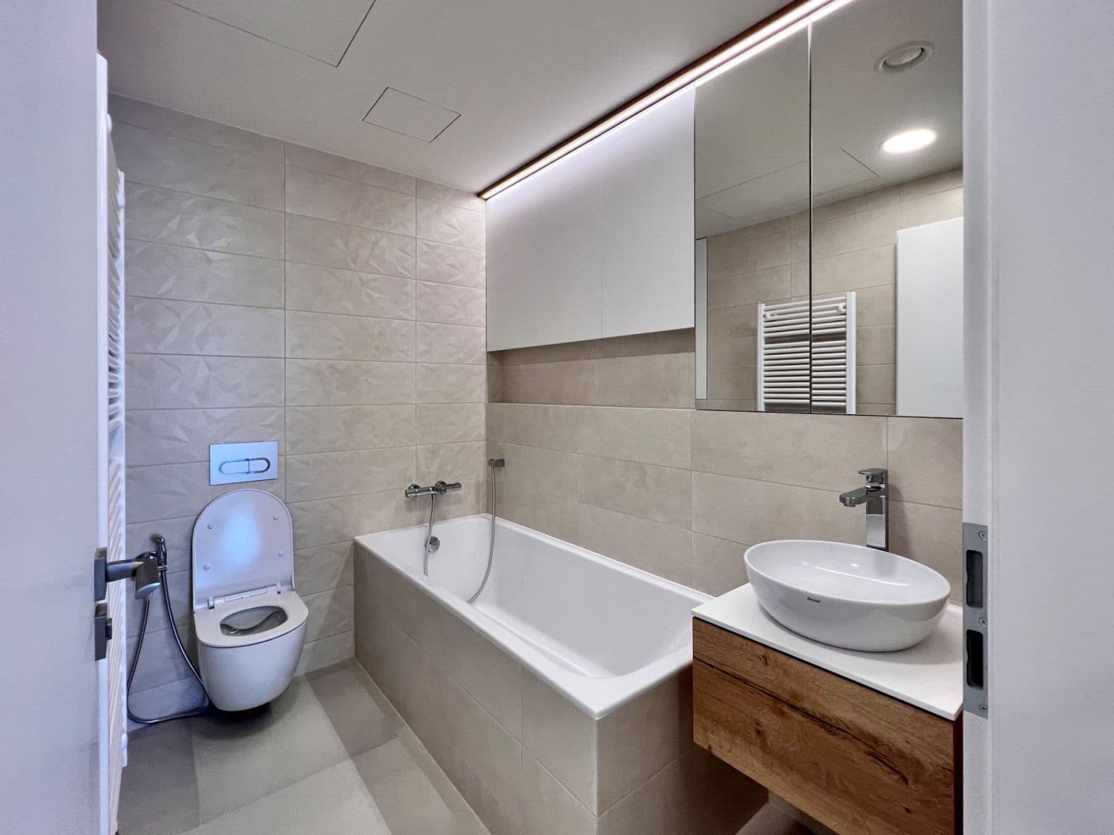 Prenájom bytu 3-izbový 65 m², U Plynárny, Praha, Praha Prenájom bytu 3-izbový 65 m², U Plynárny, Praha, Praha