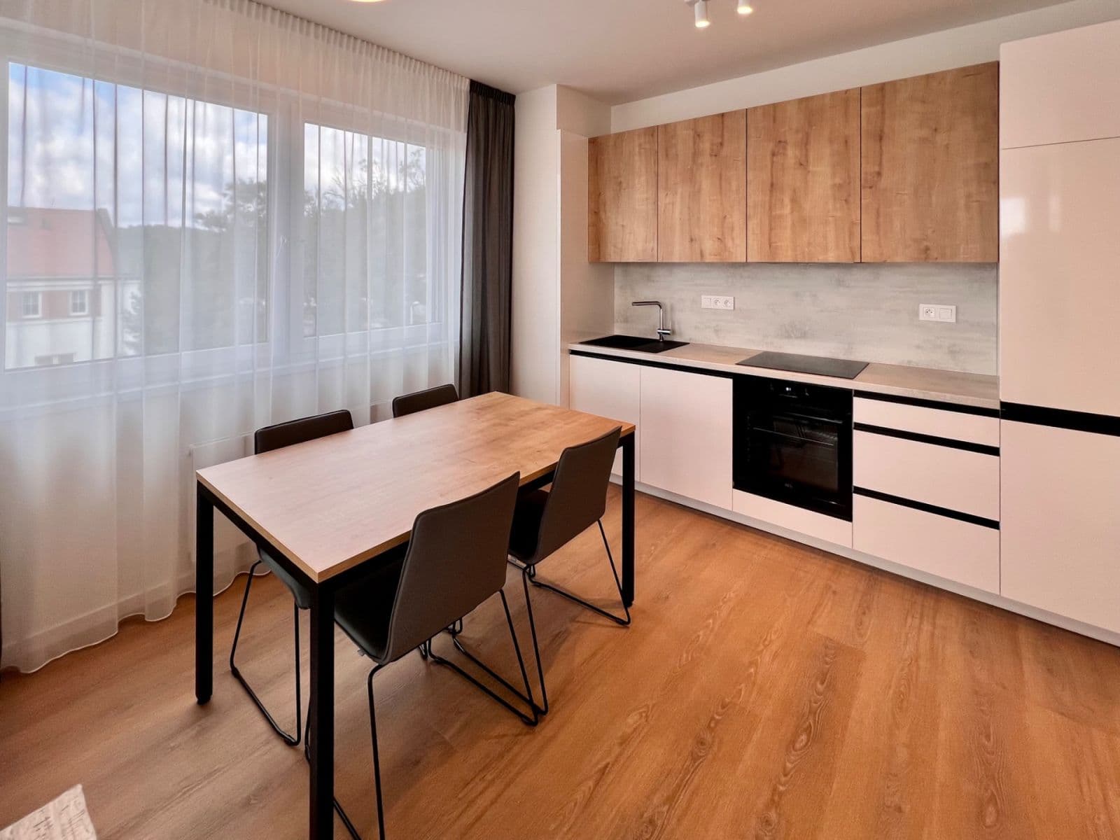 Prenájom bytu 3-izbový 65 m², U Plynárny, Praha, Praha Prenájom bytu 3-izbový 65 m², U Plynárny, Praha, Praha